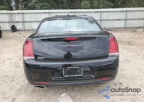 2022 Chrysler 300 S z USA, uszkodzony, nr VIN 2C3CCABG2NH167651